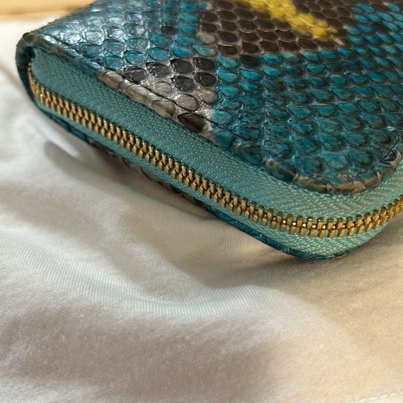 Taxidermy Brand Python Wallet EUC
Unique and Beautiful. Comes with dust bag. - Picture 2 of 11